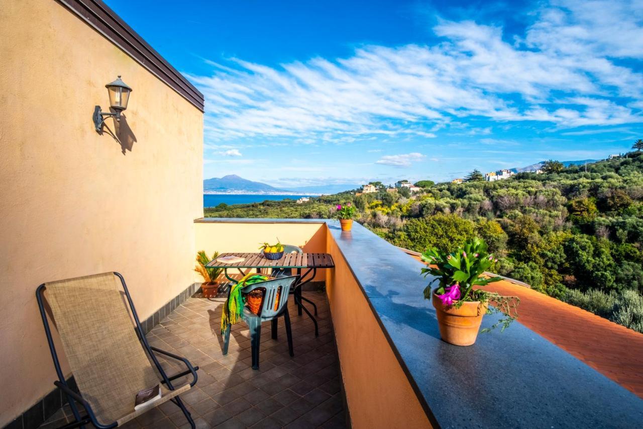 Villa Rosmary - Sorrento Coast - Gulf Of Naples View Exterior photo